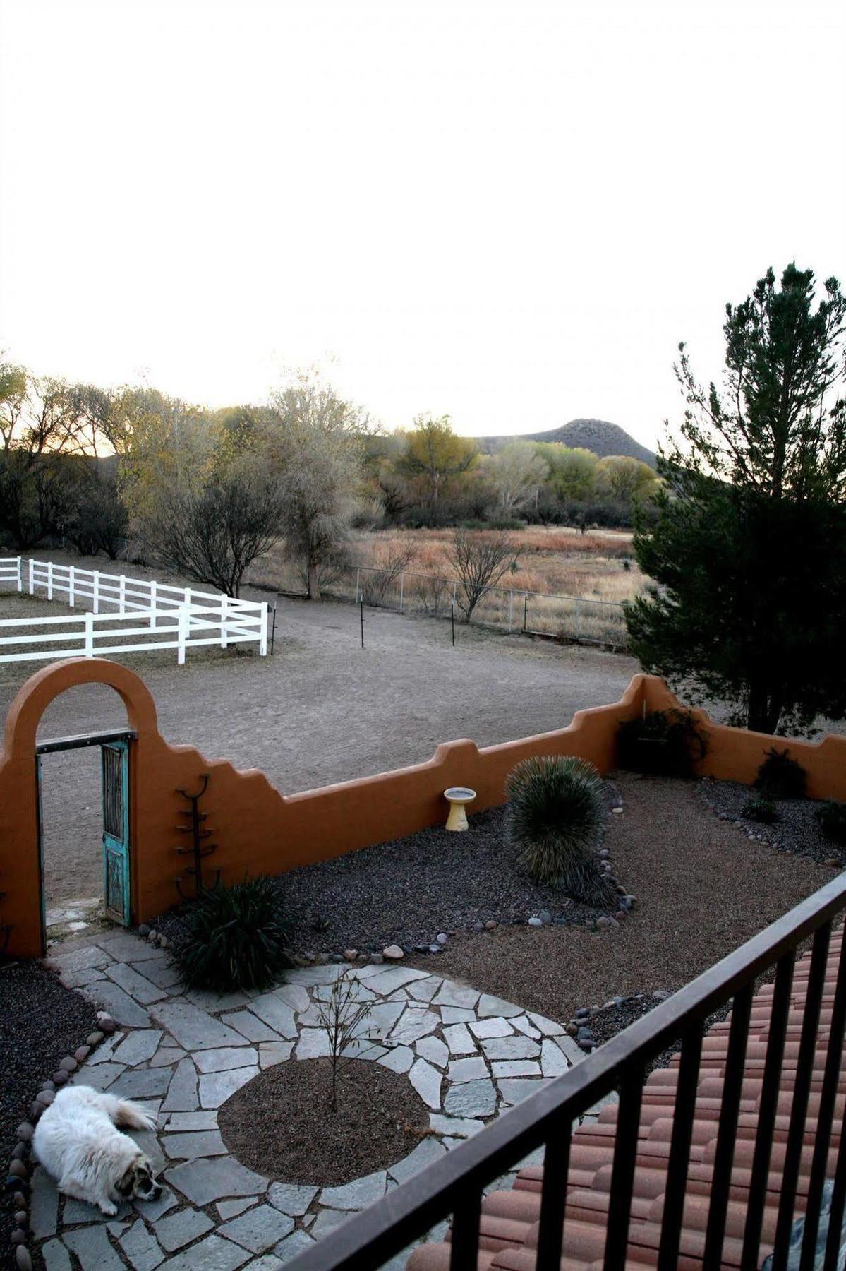Lazy Dog Ranch Hotel Sierra Vista Exterior photo